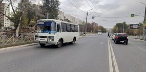 В Оренбурге на пешеходном переходе пассажирский автобус сбил 17-летнюю девушку