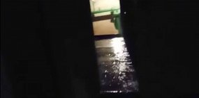 Соцсети: В Оренбурге подъезд многоэтажки затопило после сильного дождя