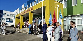 Линейка в Нежинском лицее в прошлом году 