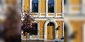 Двери с историей: местный блогер показал оренбуржцам забытые уголки Оренбурга