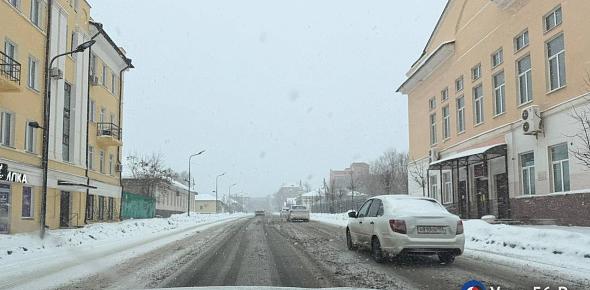 Снежная каша и заносы: в Оренбурге осложнилась дорожная обстановка