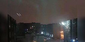 В Новотроицке неизвестные запускали салют прямо из окна многоэтажки (видео)