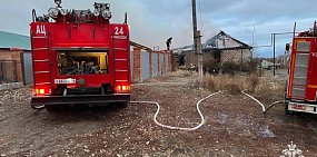 На тушении пожара. Фото ГУ МЧС по Оренбургской области (архив)