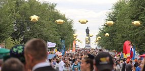 Без салюта, но с древнерусскими боями и Полиной Гагариной: Как Оренбург отметил День города?