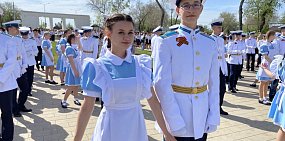 В Оренбурге 1500 танцоров приняли участие в Вальсе Победы в парке имени Ленина