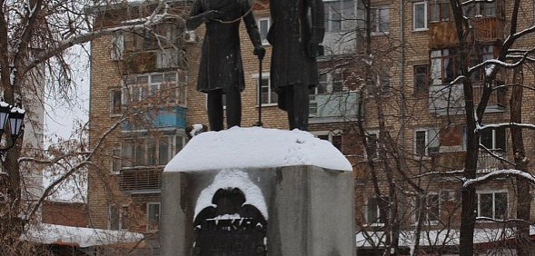 Так выглядел памятник Пушкину и Далю в 3 февраля 2022 года