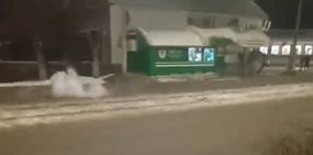 Дым от брошенного предмета. Стоп-кадр из видео, которое прислали очевидцы