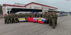 Военнослужащие вернулись из плена домой. Фото минобороны РФ