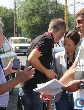 «Без скандала из вас денег не выбьешь»! Чиновник и подрядчик обменялись обвинениями (видео)