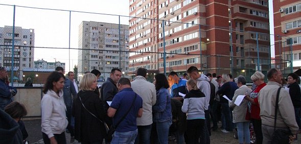 В Оренбурге народный сход чуть не стал местом массовой драки