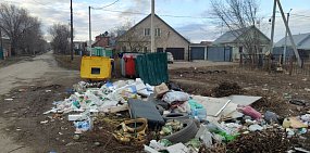 Заваленная мусором площадка. Фото: архив 