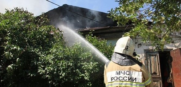 В Оренбурге сгорел расселенный дом