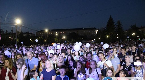 Более тысячи светящихся шаров озарили ночное небо Орска