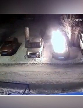 В Орске неизвестные подожгли машину: владелец ищет очевидцев