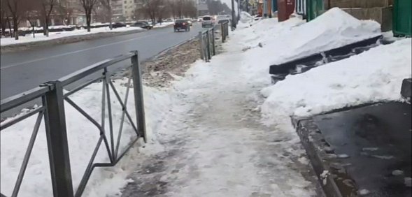 Исправленные кривые тротуары на Туркестанской в Оренбурге продолжают представлять опасность