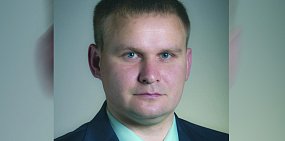 Экс-депутатом горсовета Новотроицка, которого обязали вернуть государству 2 квартиры в Москве и машину, оказался Евгений Кошкин