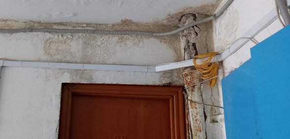 В Тоцком районе состоялось совещание по ситуации в Тоцком 2, где жильцы нескольких многоквартирных домов годами ждут решения проблем с протекающими крышами