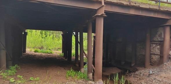 За летний сезон 2026 года в Оренбургской области хотят реконструировать мост на трассе через реку Буриловка