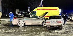 В Оренбурге столкнулись скорая помощь и два легковых авто, пострадали дети