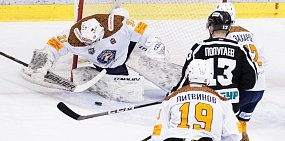 ХК «Южный Урал» в матче против ХК «Рубин» в прошлом сезоне. Фото пресс-службы ХК «Южный Урал»