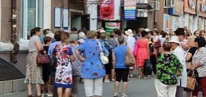 Зачем пенсионеры в Орске выстраиваются в огромные очереди перед Пенсионным фондом?