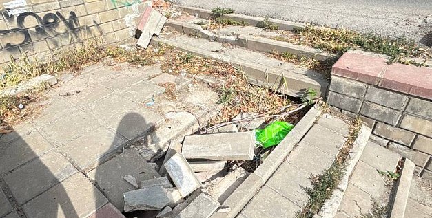 Квест на осторожность: Лестницы у остановки «Горбольница № 4» в Оренбурге превратились в руины