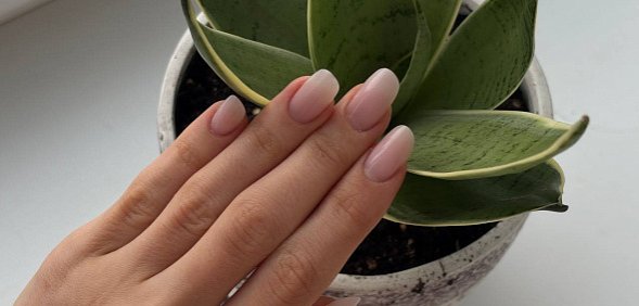 Мастер бросил деньги в клиентку