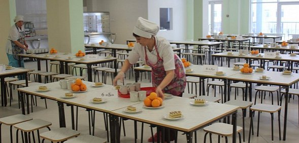 Школьников Оренбурга наконец-то обеспечат полноценными обедами. За решением проблемы стоят прокуратура и «Единая Россия»