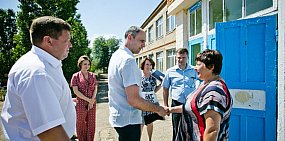 Денис Паслер посетил школу в селе Трудовое