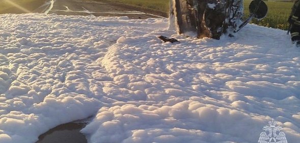 На месте ДТП. Фото ГУ МЧС по Оренбургской области 