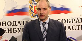 Денис Паслер назвал высказывания оппозиционных депутатов в заксобе «бла-бла-бла-бла». В итоге КПРФ, ЛДПР и ЕР поддержали законопроект