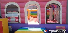 После травмы ребенка на батуте семья требует 100 тысяч рублей от детского центра в Орске