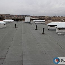 Жители Орска пытаются добиться ремонта крыши в этом году, а не в 2030