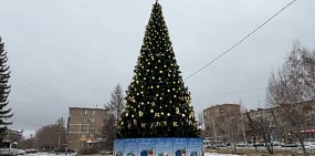 Елка на остановке «Луч» в Орске