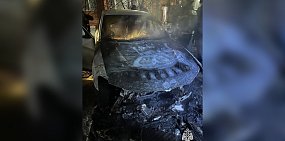 Сгоревший BMW на улице Ноябрьская в Оренбурге. Фото МЧС по Оренбургской области