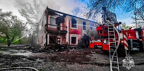 Основная версия пожара в расселенном доме на Никеле в Орске - поджог 