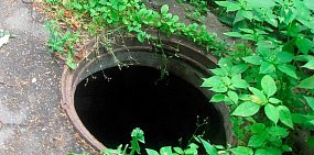 «Росводоканал Оренбург» призывает не проходить мимо открытых люков