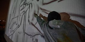 На фасаде еще одного дома в Оренбурге появится портрет рыжеволосой девочки