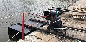 Мост в парке Строителей в Орске ремонтировали сотрудники механического завода