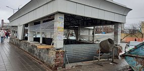 Ремонт затянется: Как сейчас выглядит переход около театра музкомедии в Оренбурге? 