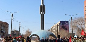 День космонавтики в Орске: на бульваре собрались власти, депутаты и кадеты