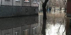 Во многих многоквартирных домах Орска, пострадавших от паводка 2024 года, до сих пор не привели в порядок подвалы