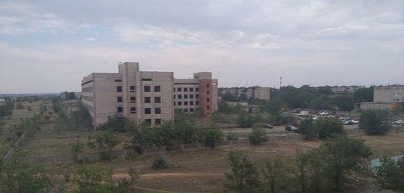 Очевидцы: в поселке ОЗТП Орска девушка упала с недостроя