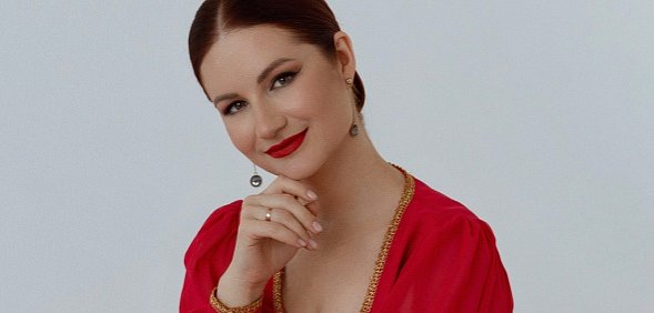 32-летняя певица из Оренбурга приняла участие в проекте «Ярче звезд» на ТНТ 