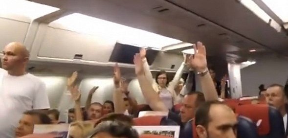 Пассажиры рейса Анталия - Оренбург, которые вынуждены были лететь в Дубай, устроили скандал на борту (видео)