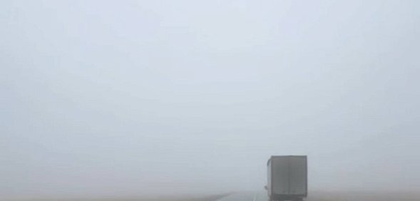 Туман на трассе. Источник: Стоп-кадр из видео очевидцев 