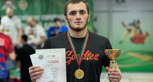 Борец из Орска Адам Бартиханов одержал победу на Всероссийском турнире по вольной борьбе