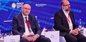 Евгений Солнцев на ПМЭФ-2025. Источник: Региональное правительство
