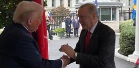 Встреча президентов. Стоп-кадр из видео ТГ-канала SHOT