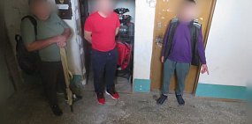 В Орске задержали многократно судимого мужчину с наркотиками из тайника